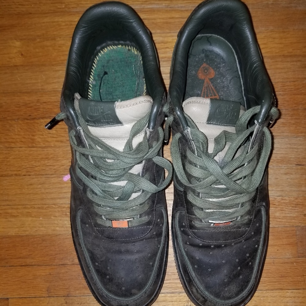 Sneakers